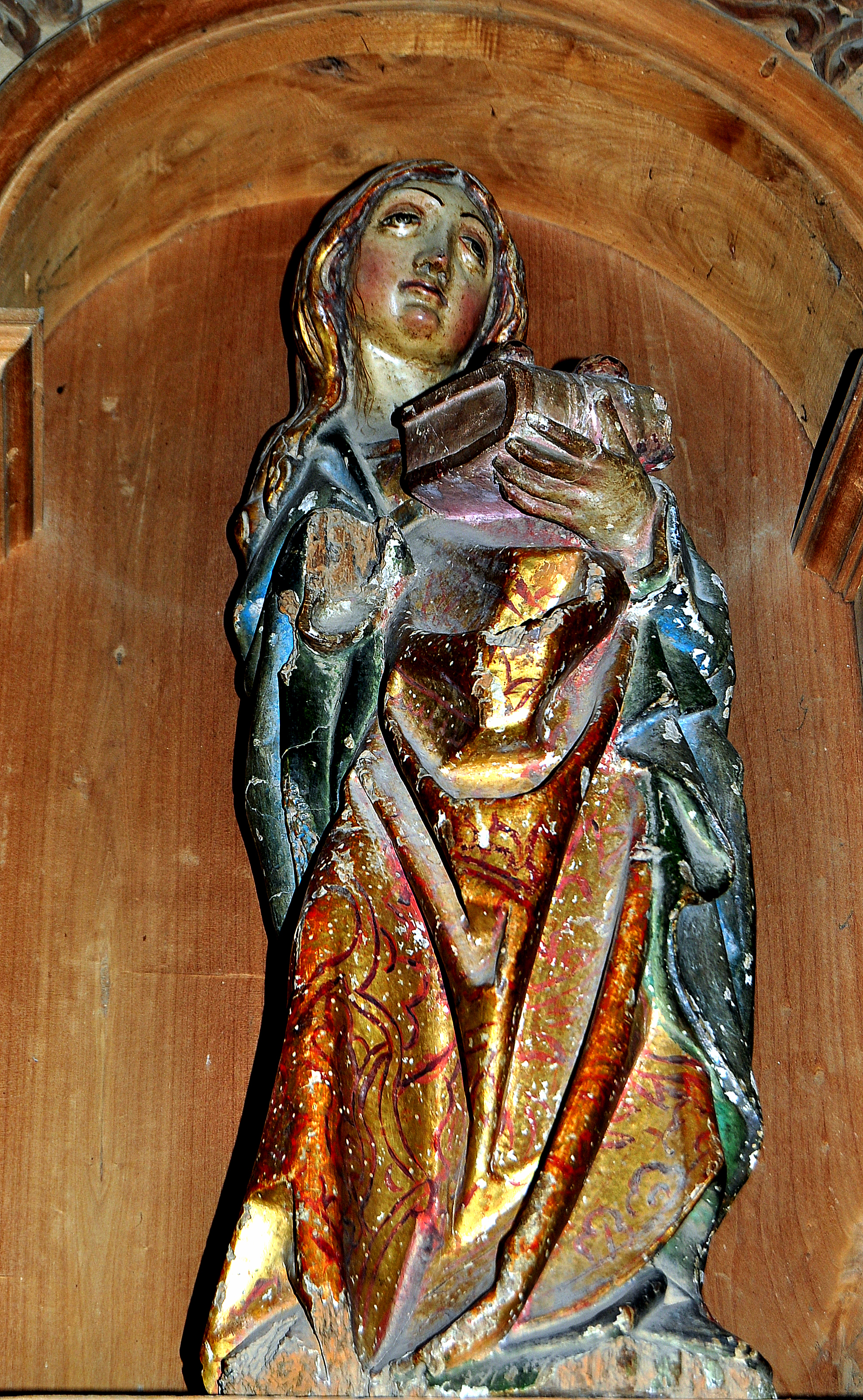 Villacé. Santa Lucía, S. XVI. La talla guarda cierto parecido con la Virgen de la Encina de Ponferrada, (Foto David GL)