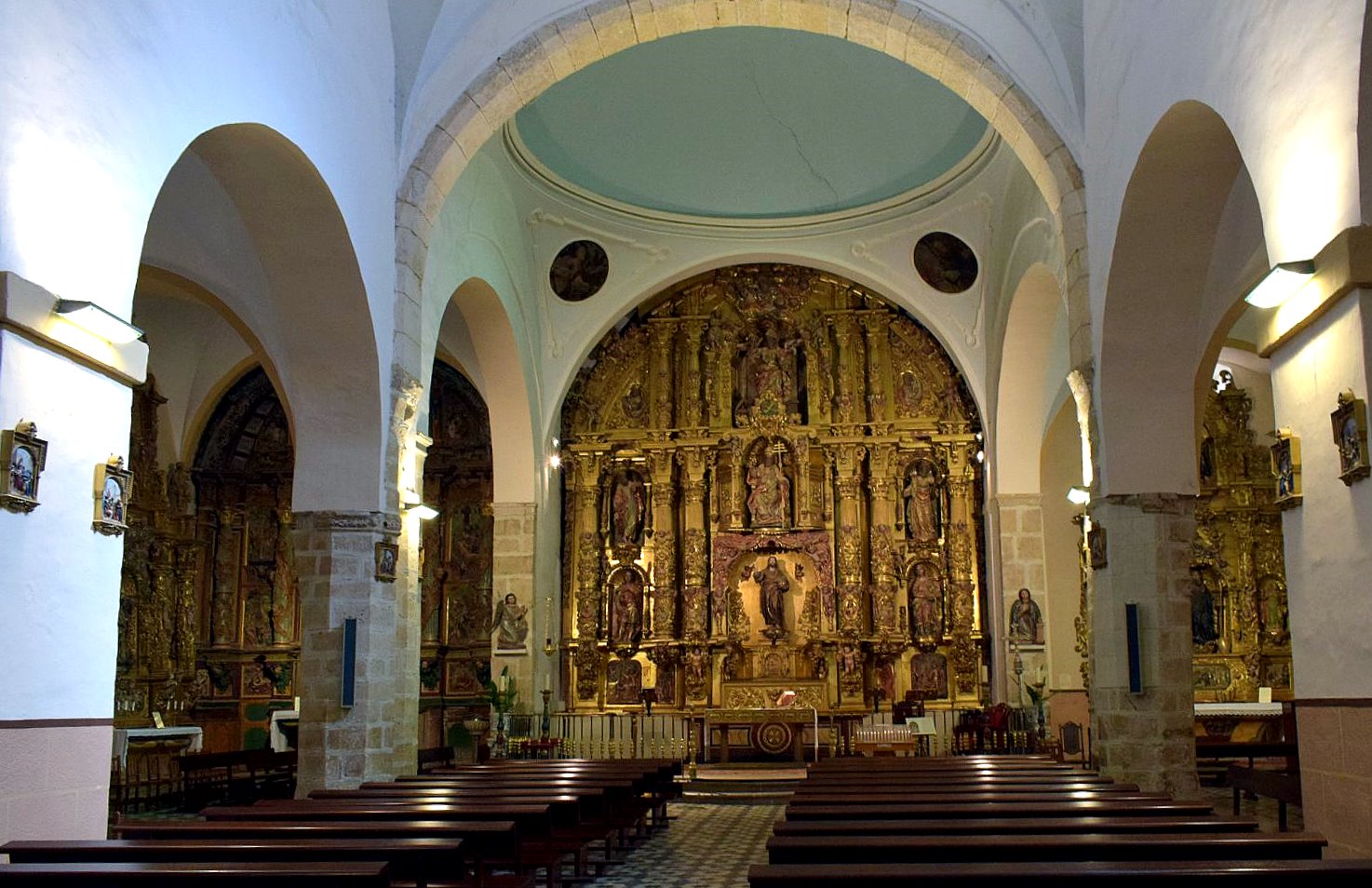 Villamañán. Interior de la iglesia (Foto J. A. Gª Villar)