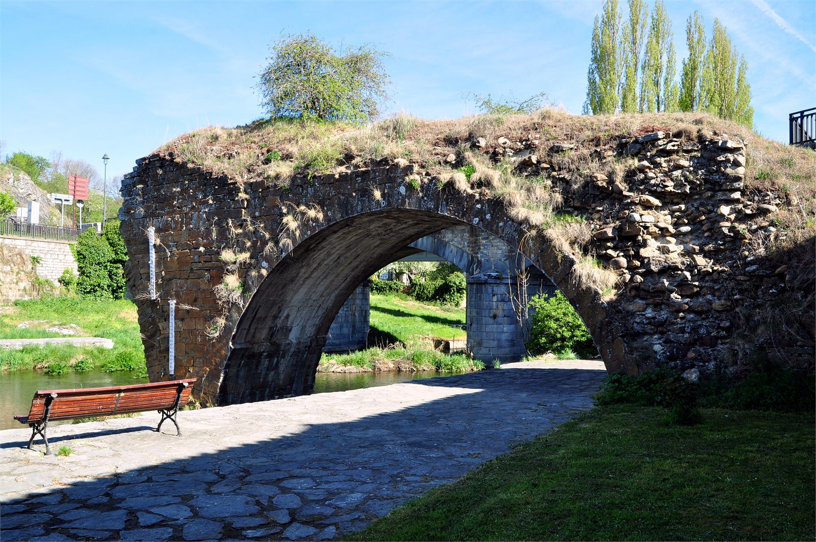 Restos del puente romano de Velilla del Río Carrión