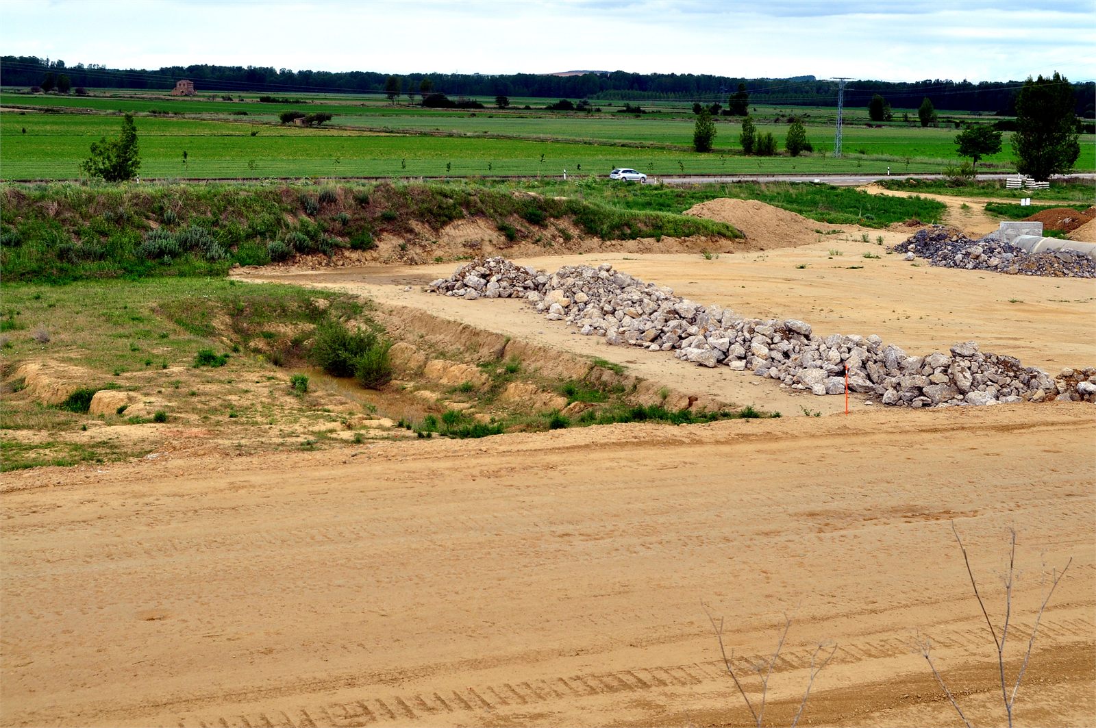 Las obras han avanzado justo hasta el lugar donde se hallan los hornos y otras estructuras romanas ya excavadas (estado al...