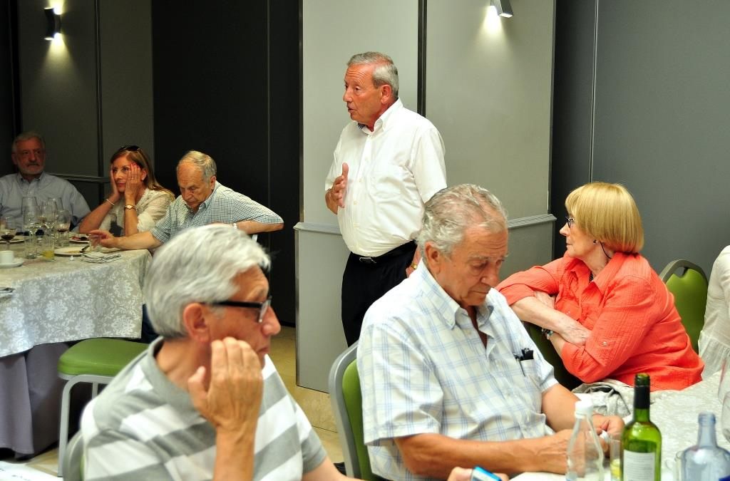 Marcelino Fernández, presidente de Promonumenta, dirige unas palabras.