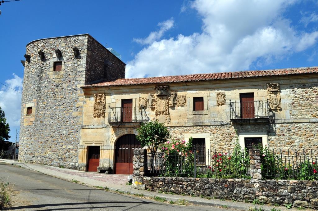 Palacio-fortaleza de los Álvarez de Acevedo