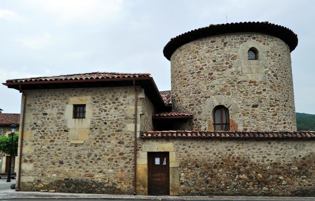 Torreón de La Vecilla (S.XIV). Actual Ayuntamiento.