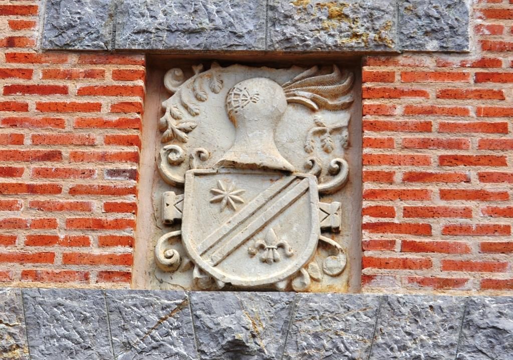 Benazolve. Escudo que se hallaba en la antigua casona de los Islas.