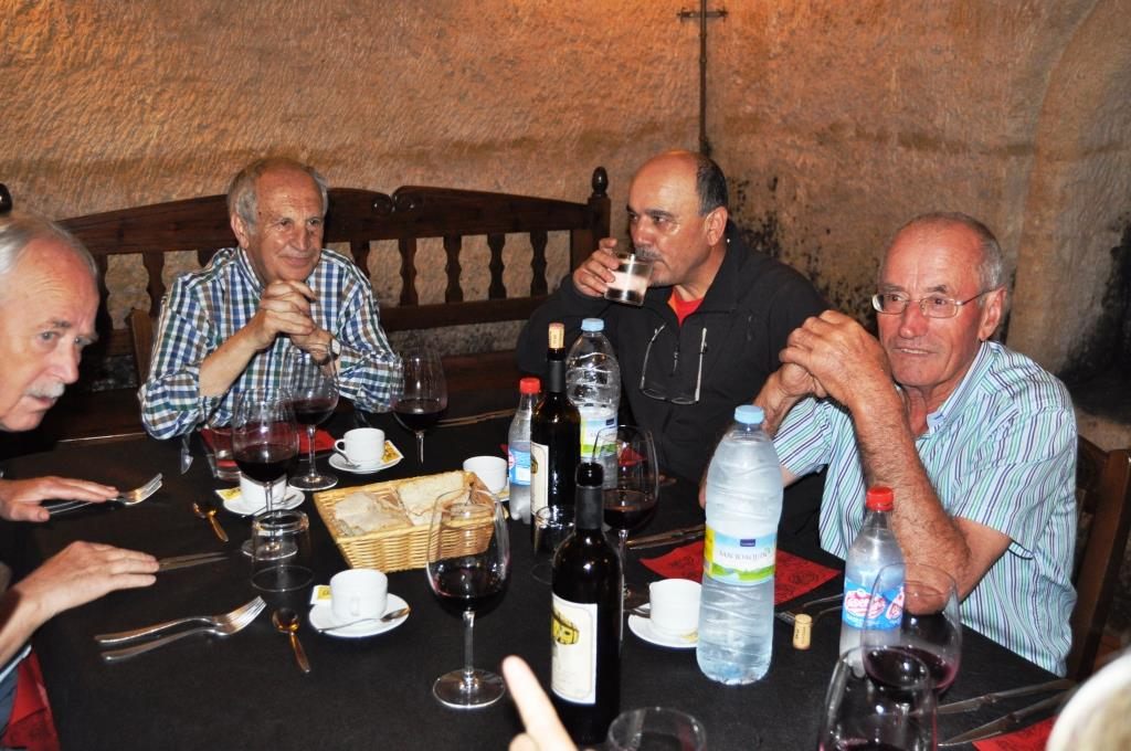 Comida en la Cueva Miñambres, de Valdevimbre.