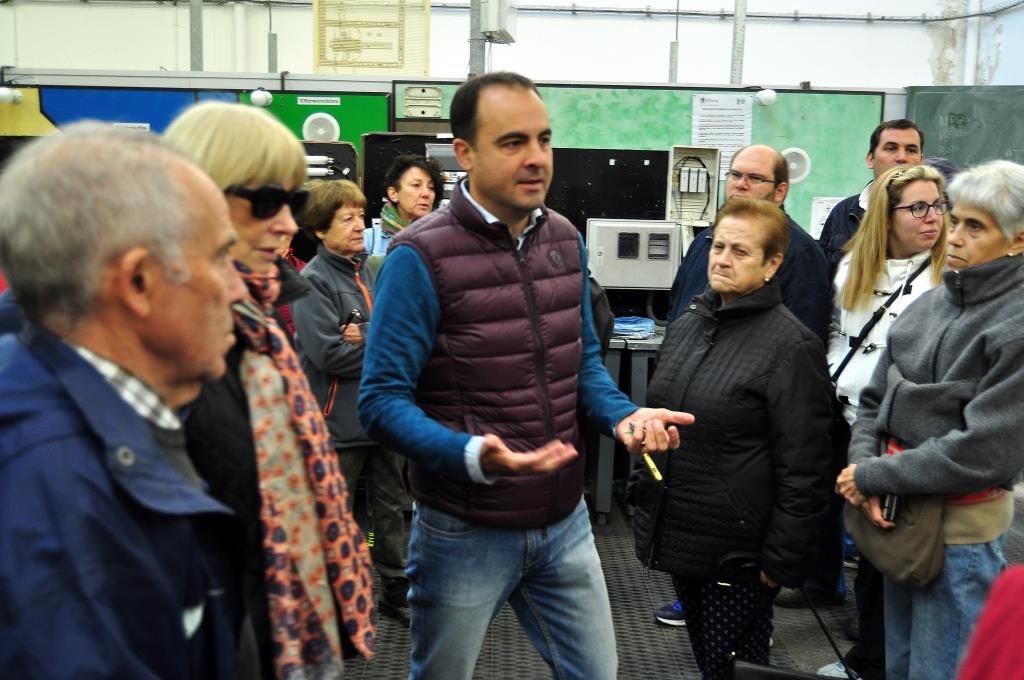 Acompañados por Pablo Delgado, también se visitaron algunos talleres de la Escuela.
