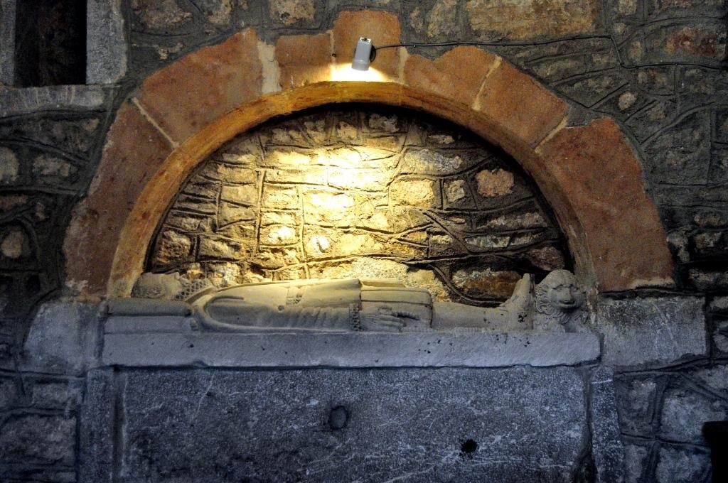 Sorribos de Alba. Sepulcro de Álvarez de Alba (S. XVI).