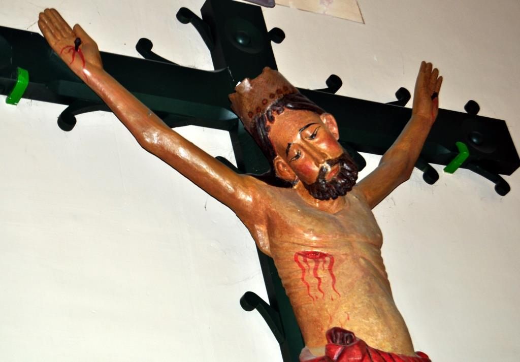 Cristo gótico de Otero de las Dueñas (s. XIV).