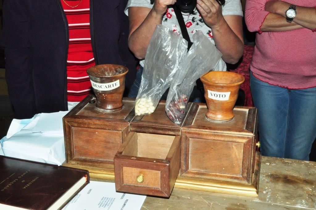 Curiosa urna para las votaciones de la Cofradía de Nª Sª de Camposagrado.