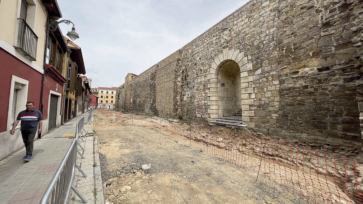 LEÓN. Muralla Calle Carreras, LNC Saúl Arén