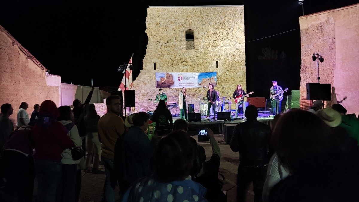 Alcuetas. Castillo fesrtival fondos. LNC 31-8-22