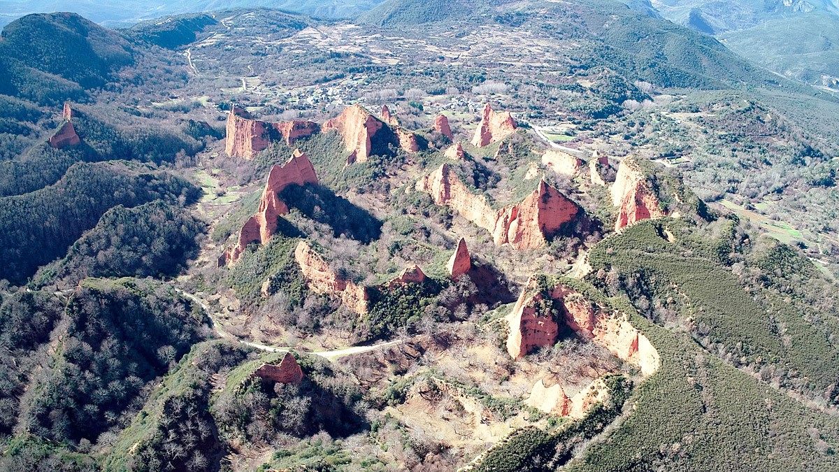 La nueva Crónica destaca la salida del nuevo número de la revista Promonumenta